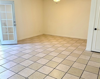 684 E Lee Place - Photo Thumbnail 5