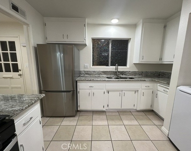 684 E Lee Place - Photo Thumbnail 30