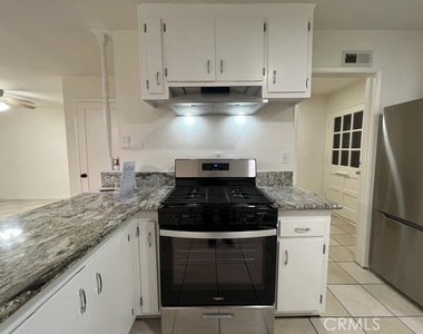 684 E Lee Place - Photo Thumbnail 36