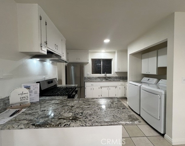 684 E Lee Place - Photo Thumbnail 38