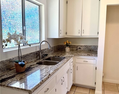 684 E Lee Place - Photo Thumbnail 22