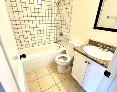 684 E Lee Place - Photo Thumbnail 18