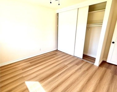 684 E Lee Place - Photo Thumbnail 16