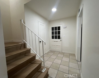 684 E Lee Place - Photo Thumbnail 40
