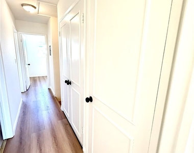 684 E Lee Place - Photo Thumbnail 12