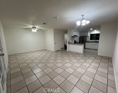 684 E Lee Place - Photo Thumbnail 34