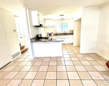 684 E Lee Place - Photo Thumbnail 7