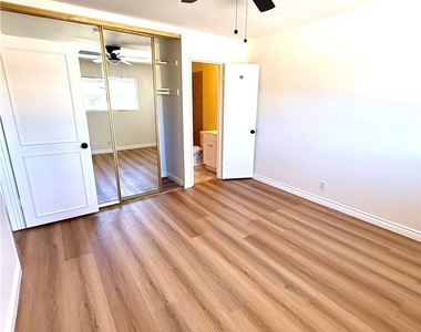 684 E Lee Place - Photo Thumbnail 14