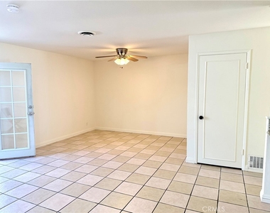 684 E Lee Place - Photo Thumbnail 4