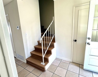 684 E Lee Place - Photo Thumbnail 8