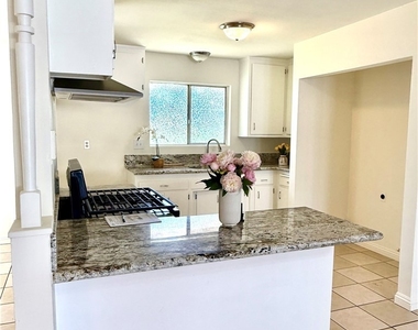684 E Lee Place - Photo Thumbnail 25