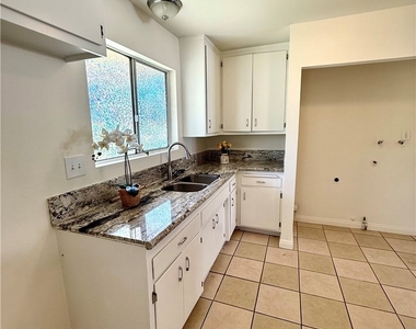 684 E Lee Place - Photo Thumbnail 20