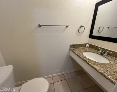 684 E Lee Place - Photo Thumbnail 41