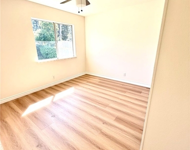 684 E Lee Place - Photo Thumbnail 15