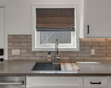 22434 Berdon St - Photo Thumbnail 14