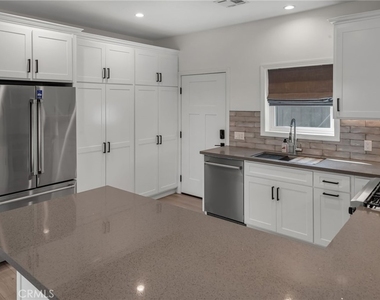 22434 Berdon St - Photo Thumbnail 11