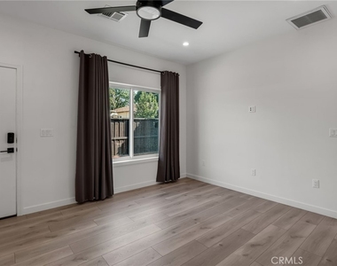 22434 Berdon St - Photo Thumbnail 5