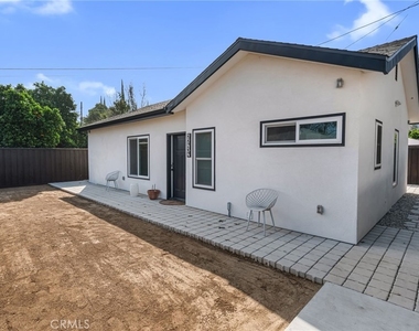 22434 Berdon St - Photo Thumbnail 2