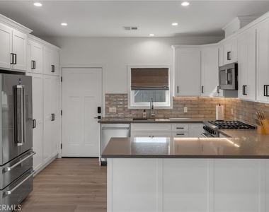 22434 Berdon St - Photo Thumbnail 9