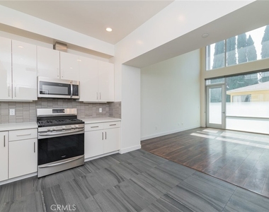 6016 W Beachwood Ln - Photo Thumbnail 7