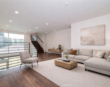 6016 W Beachwood Ln - Photo Thumbnail 2