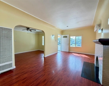 607 W 101st Street - Photo Thumbnail 8