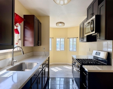 607 W 101st Street - Photo Thumbnail 4