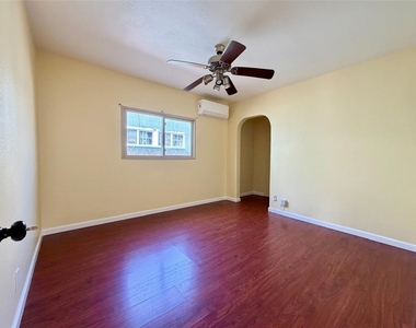 607 W 101st Street - Photo Thumbnail 11
