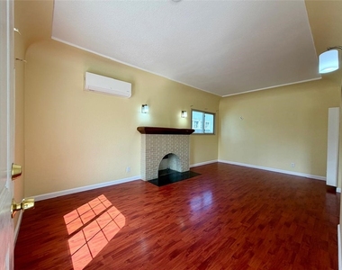 607 W 101st Street - Photo Thumbnail 6