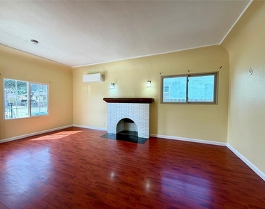 607 W 101st Street - Photo Thumbnail 7