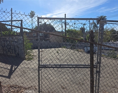 1203 E Cesar E Chavez - Photo Thumbnail 40