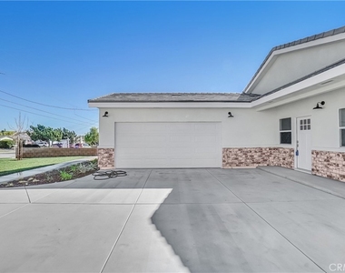 451 Hervey Avenue - Photo Thumbnail 13
