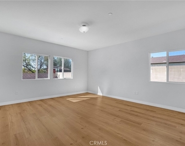 451 Hervey Avenue - Photo Thumbnail 7