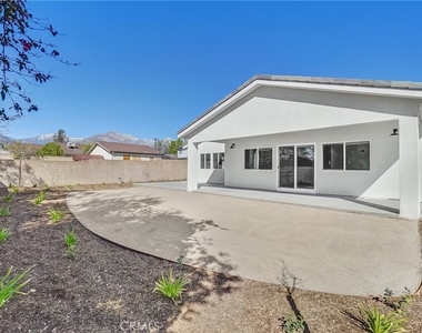 451 Hervey Avenue - Photo Thumbnail 12