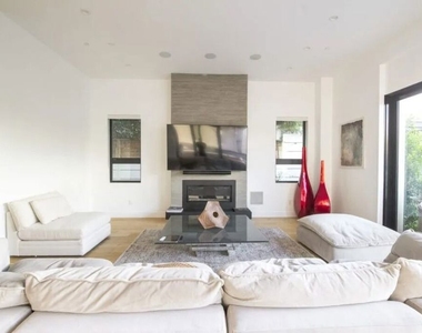 748 N Detroit Street - Photo Thumbnail 10