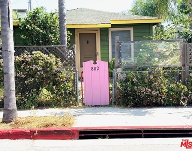 802 Superba Avenue - Photo Thumbnail 1