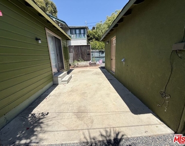 802 Superba Avenue - Photo Thumbnail 17