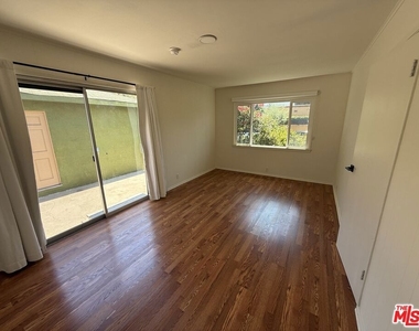 802 Superba Avenue - Photo Thumbnail 14
