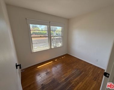802 Superba Avenue - Photo Thumbnail 11