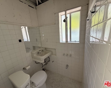 802 Superba Avenue - Photo Thumbnail 21
