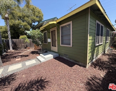 802 Superba Avenue - Photo Thumbnail 3