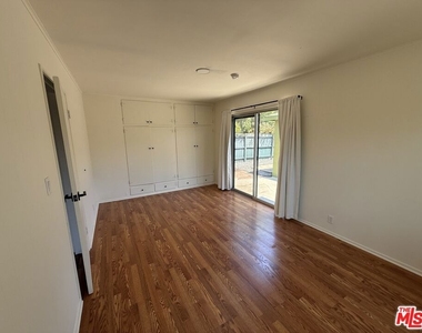 802 Superba Avenue - Photo Thumbnail 15