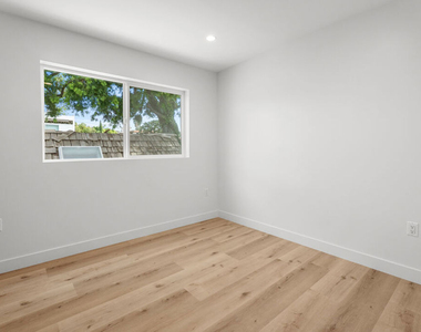 2154 Patricia Avenue - Photo Thumbnail 3