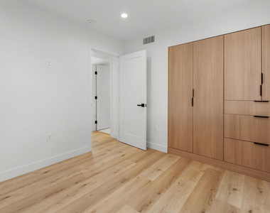 2154 Patricia Avenue - Photo Thumbnail 9