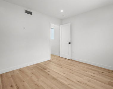 2154 Patricia Avenue - Photo Thumbnail 4