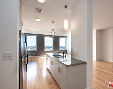 3810 Wilshire Boulevard - Photo Thumbnail 11