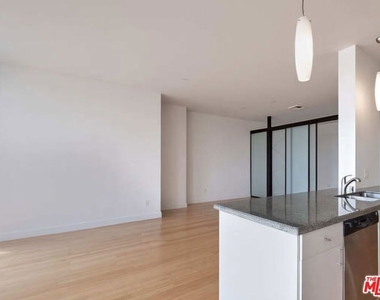 3810 Wilshire Boulevard - Photo Thumbnail 2