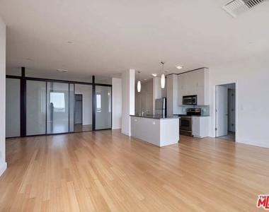 3810 Wilshire Boulevard - Photo Thumbnail 4