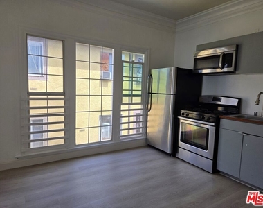 132 S Mountain View Avenue - Photo Thumbnail 8