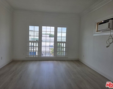 132 S Mountain View Avenue - Photo Thumbnail 7